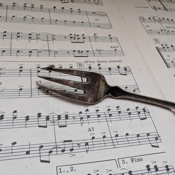 Elegant Silver and Tan Dining Fork - Picture 6 of 7